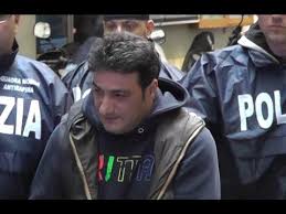 Assalto in banca a chieti scalo, rapinatori chiudono i dipendenti nel ripostiglio. Napoli Preparano Assalto A Blindato Arrestati 6 Rapinatori 2 12 04 13 Youtube