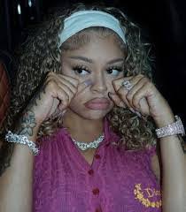 Elisha Schmidt's Instagram, Twitter & Facebook