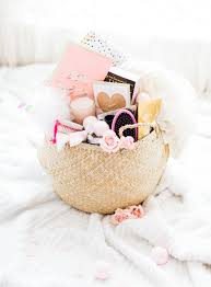 how to make a new mom survival basket
