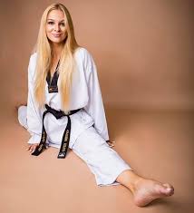 She is hailed as a very powerful fighter from the beginning. Boec Com On Instagram Perfect Split From A Taekwondo Black Belt From Poland Jagodaulfig Women Karate Female Martial Artists Martial Arts Girl