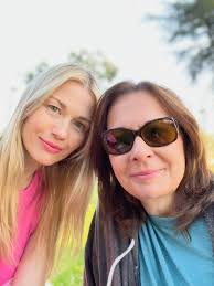 Rachel Pretorius (@modelmomoffduty) • Threads, Say more