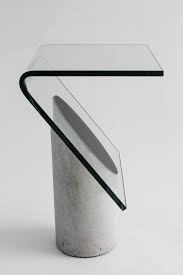 mesa lateral dobra rodrigo ohtake cristal incolor 12 mm curvo dimensao geral comp 450 mm x larg 360 mm x alt 6 mobiliario de vidro mesa mesa lateral