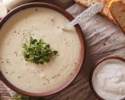 Recette De Soupe Cremeuse Au Chou Fleur Pour Entree Legere D Automne Recette Recettes De Cuisine Recette Recette Soupe