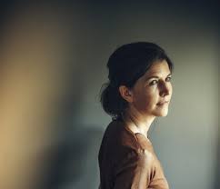 Dat zegt ze in een interview met de tijd. Minder Grandeur Meer Inhoud De Standaard Mobile