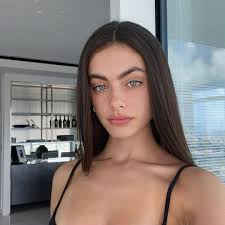 Adelina Lux's Instagram, Twitter & Facebook