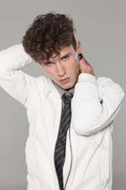 Al via ai tagli capelli ricci corti! Tagli Capelli Uomo Ricci Foto 6 57 Qnm