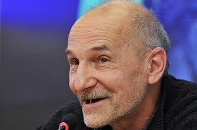 He equipped it with a mixing console and other gear, gifted to him by brian eno during zvuki mu 's uk tour. Ponty Kidat Ya I Sejchas Umeyu Petr Mamonov O Svoem Proshlom I Nastoyashem Persona Kultura Argumenty I Fakty