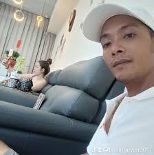 Cô gái sở hữu chiếc bình hoa thần kỳ có thể kết nối được với thời cổ đại