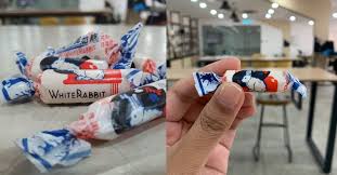 Each piece is coated in a thin wrapping made from rice. Beautifulnara On Twitter Jakim Sahkan Gula Gula Arnab Atau White Rabbit Tidak Halal Mengandungi Dna Lembu Dan Babi Https T Co Jyxtentt06