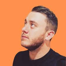 Aine Cullen (@ainehappy)