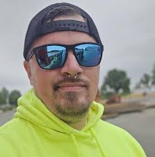 Who should get the sunblade in curse of strahd?