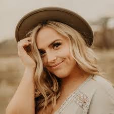 Krystal Peters's Instagram, Twitter & Facebook