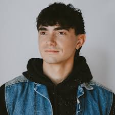 Had some professional headshots done so I could finally take myself  seriously and kick off my dream of bringing my creative visions to life :)  more to come Thank you to @annannputtithanasorn