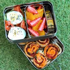 Happy Monday Chorizo Egg Lil Salad Pizza Roll W Tomato Sauce Cheddar Cheese French Ham Salad Bento Box From Ecolunchbox In 2020 Food Breakfast Eggs