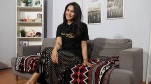 Selain itu, bahasa jawa juga dituturkan oleh diaspora jawa di wilayah lain di indonesia, seperti di sumatra dan kalimantan; Ucapan Selamat Wisuda Maudy Ayunda Salah Alamat Respons Maudy Koesnaedi Viral