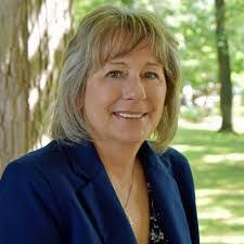 Laurie Summers's Instagram, Twitter & Facebook