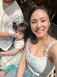 創作歌手溫晉禾Anthony Wen【YOU & I 】歌曲MV正式上線囉！ 熱血HOT BLOOD 的Rap聲線也很特別喔！  這是我第一次擔任音樂專輯封面與MV女主角～ 請大家多多指教！！ 數位線上搶先聽： KKBOX▻http://kkbox.fm/8a1362  MyMusic▻http://goo.gl/Tv1x8F Omusic▻http://goo.gl ...