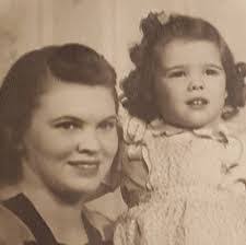 Ashley Kasinger's Instagram, Twitter & Facebook