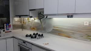 Bunun en önemli nedenleri arasında dekorasyona katkı sağlamaları, modern olmaları ve mükemmel düzeyde bir görünüme sahip olmaları bulunur. Mutfak Arasi 3 Boyutlu Cam Panel Ve 3d Zemin Kaplama Fatih Home Facebook