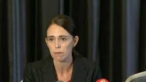Ardern, yeni zelanda parlamentosunun resmi sayfasından yaptığı yazılı ile gelecek 3 yıl boyunca ülkeyi yönetecek 53'üncü hükümetin bakanlar kurulunda görev yapacak 20 isimle birlikte kabine. Yeni Zelanda Ders Aldi Silah Ruhsatini Zorlastiran Yasa Yola Cikiyor Diken