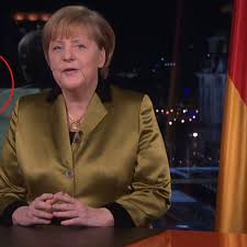 Zum fünfzehnten und wohl letzten mal hat angela merkel ihre neujahrsansprache gehalten. Angela Merkel Panne Mit Teleprompter Bei Neujahrsansprache Bunte De
