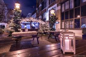 Un Bar A Chocolat De 1500m2 Ouvrira Cet Hiver A Paris Avec Au Menu Gaufre Marrons Glaces Bar Hiver A Paris Chocolat