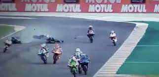 Jorge lorenzo spaventoso incidente in thailandia video. Spettacolare Incidente In Moto3 5 Piloti Coinvolti Paura Per Foggia Ma Sta Bene Giornale Di Sicilia