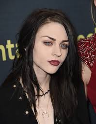 Frances bean cobain, 24, is considered the child of rock royalty. How Much Money Does Frances Bean Cobain Make From Her Father Kurt Cobain S Estate