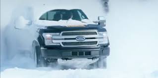 Огромная кабина возвышается над асфальтом сантиметрах в тридцати. Ford Releases Impressive Video Of F 150 Electric Pickup Prototype In The Snow Electrek