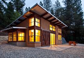 Peretii din baloti de paie pot suporta o greutate de peste 1.000 kg/mp (se pot construi cu usurinta p+1); De Ce SÄ TrÄieÈti Intr O CasÄ ConstruitÄ Din BaloÈi De Paie