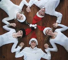 15 Favorite Personal Christmas Card Photo Ideas For 2020 Christmas Photoshoot Christmas Card Pictures Christmas Family Photos