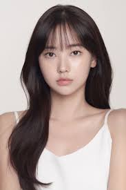 Park Seo-yoon's Villain Role in Netflix Hit Wins Global Acclaim