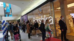 Pas d'horaires d'ouverture exceptionnels pour ce jeudi 27 difficile de donner un chiffre précis, la foule se pressant aux portes du primark avoisinant le millier de personnes. La Prefecture Du Pas De Calais Autorise L Ouverture Des Commerces Le Dimanche Jusque Fin Juin