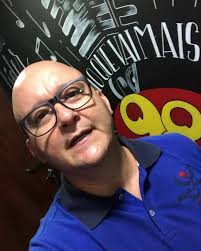 Estou de volta sim para rádio que é a...