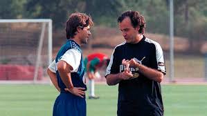 Pochettino wanted to keep the teenager around but inter had other ideas, and while it didn't work out for the player in milan, he later tried his luck at liverpool in a deal worth 10 million euros. Football Argentina Pochettino Recalls When Bielsa Signed Him In His Bedroom At 02 00 Marca In English