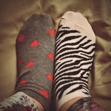 Alzi la mano, o muova il piede, chi non è mai stato colpito da questa sorta di. Oggi E La Giornata Mondiale Dei Calzini Spaiati Partecipa Anche Tu