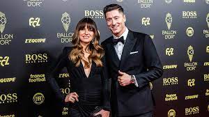 Glück im spiel und in der liebe: So Reagiert Bayern Star Robert Lewandowski Auf Platz Acht Beim Ballon D Or Sportbuzzer De