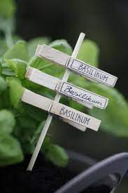 Das material kann man in verschiedenen formen und größen finden, damit es für jedes diy projekt passt. Dekorative Pflanzenstecker Selber Basteln Plant Decor Backyard Garden Layout Garden Layout