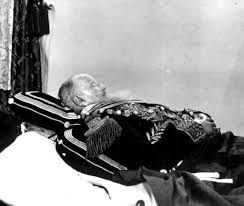 O Último Imperador do Brasil Dom Pedro II foi eternizado em seu leito de  morte no Hotel Bedford em Paris pelo fotógrafo francês Paul Tournachon  (1856-1939), conhecido como "Paul Nadar" Dezembro de