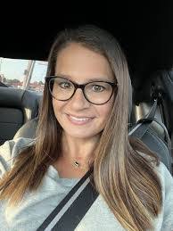 Kerri Mead's Instagram, Twitter & Facebook