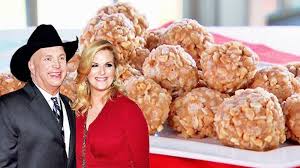 With a tablespoon, spoon the peanut butter and the strawberry jam all over the cookie dough. This Sweet Snack Brought Garth Brooks His Family Closer Together Diy Ways