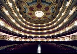 The work has remained a house favorite and was hugely anticipated since its last new production came in 2015. Wintermarchen Teatro De Liceu Barcelona Teil 1