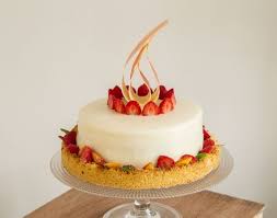 Pour Les 35 Ans De Guilhem J Avais Envie De Realiser Un Gateau De Fete Original Mais Leger Qui Ferait Office De Pi Patisserie Buffet Sucre Gateaux Et Desserts