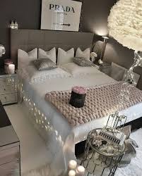 Une Chambre Cosy Et Rayonnante Bedroom Bedroomideas Bedroomdecor Chambre Combles Deco Bedroo Romantic Bedroom Design Bedroom Decor Bedroom Inspirations