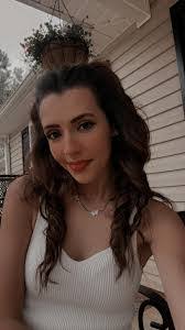 Alexis Lalonde's Instagram, Twitter & Facebook