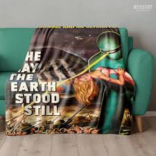 The Day the Earth Stood Still 1950's Sci-Fi Plush Blanket – Mystery Supply  Co.