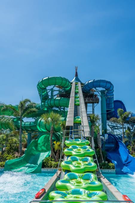 Attraction Ika Moana à Volcano Bay
