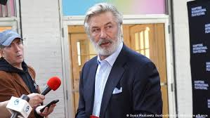 Der tödliche unfall am set des films. Alec Baldwin Weitere Klage Und Anfeindungen Filme Dw 18 11 2021