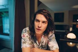 Albert, en sa qualité d'aîné responsable, fait de brillantes études de médecine avec le soutien de la belle prune. Le Premier Jour Du Reste De Ta Vie Remy Bezancon Vol Au Dessus Du 7e Art