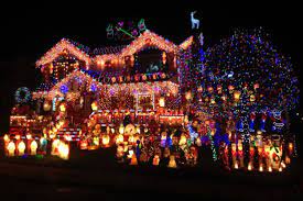 20 Phenomenal Outdoor Christmas Lights Setups Nimvo Interior And Exterior Design Architecture Home Tips Best Christmas Lights Outdoor Christmas Lights Christmas Lights Outside
